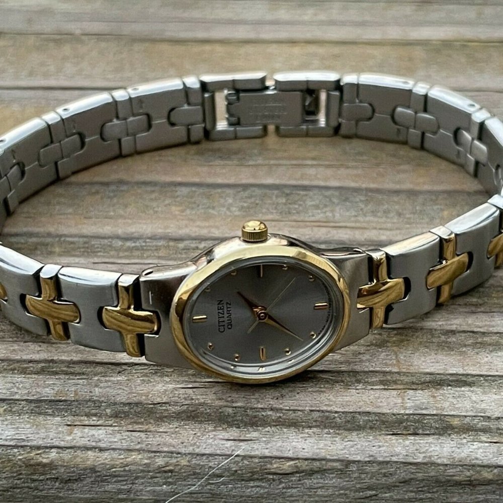 Citizen Quartz Ladies Watch Double Tone Goldlight Gunmetal Tone Analog Wrist Wa - Picture 4 of 12
